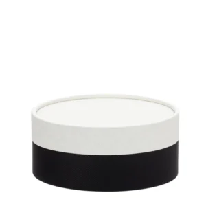 A caixa em cartão premium com tampa 700ml preto e branco, é uma embalagem elegante e altamente resistente, ideal para valorizar sobremesas gourmet e especialidades de pastelaria.